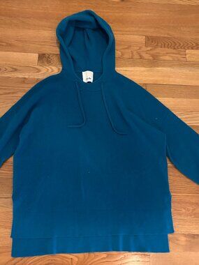 Allude fine-knit cashmere sweater hoodie in a rich teal blue hue